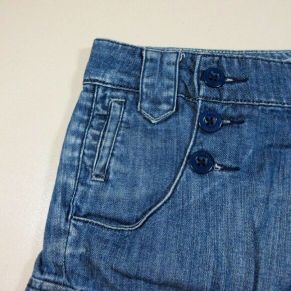 American Eagle womens dark distressed side buttons flap jean shorts 4 EUC - Picture 2 of 5